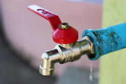Image of a water tap with red handle. Source: pixabay.com